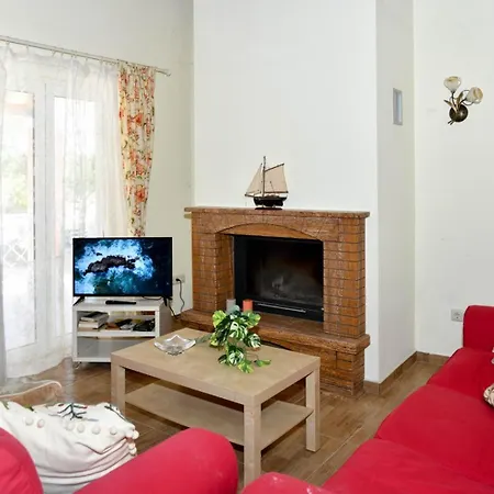 Casa Con Alberi Palaiochori (Kerkyra)